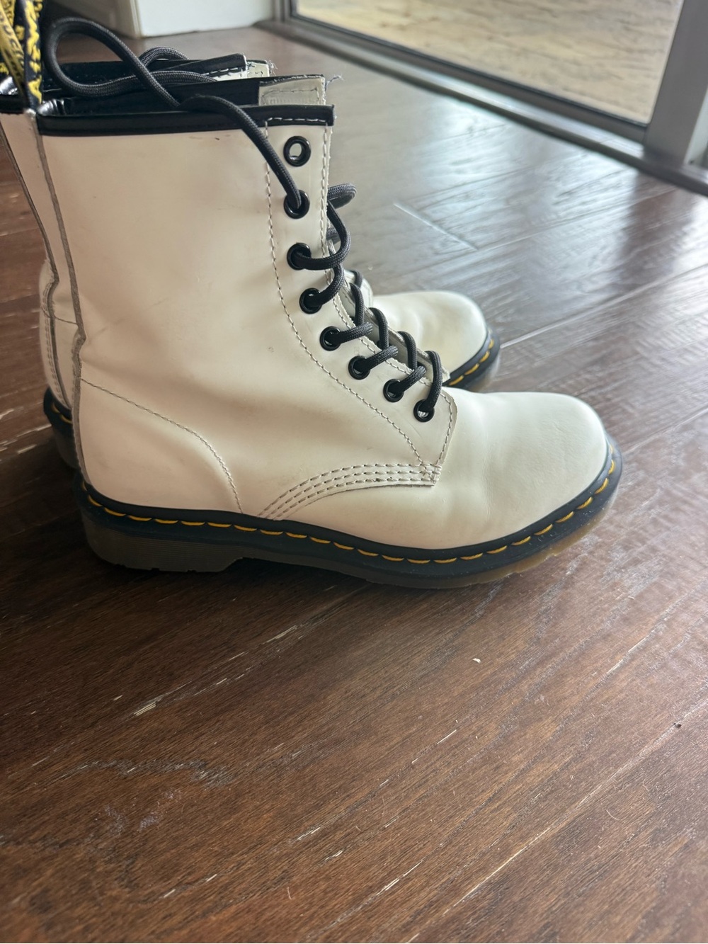Dr. Martens White Leather Combat Boots Women’s Size 7